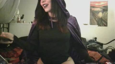 opalsessence_ online show from 10.22.25