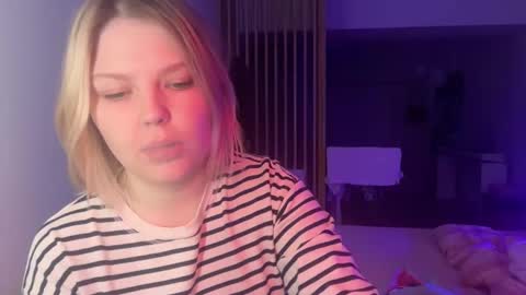 Snapshot of opheliaritz chatting on 12.21.25 Ophelia online show from 12.21.25