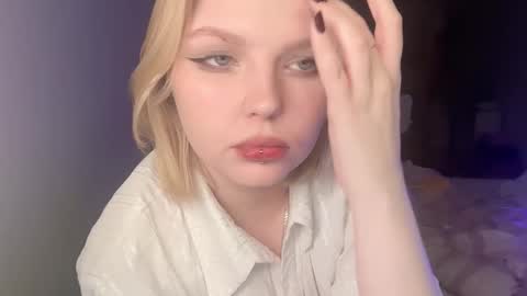 Snapshot of opheliaritz chatting on 12.22.25 Ophelia online show from 12.22.25