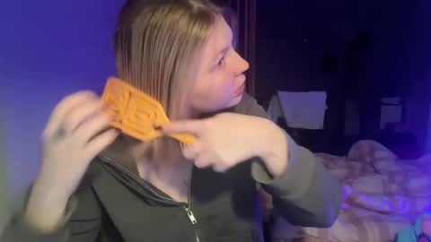 Snapshot of opheliaritz chatting on 12.23.25 Ophelia online show from 12.23.25