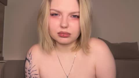 Snapshot of opheliaritz chatting on 02.08.26 Ophelia online show from 02.08.26