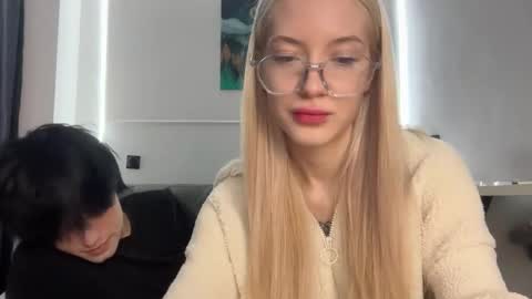 Bella and John online show from 11.09.25