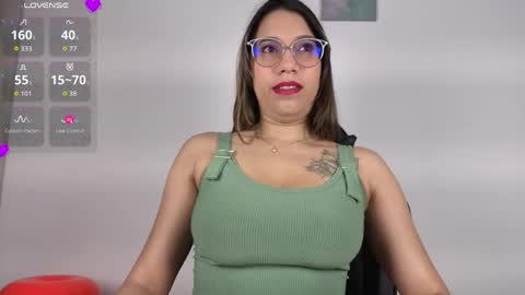 Snapshot of oriana_52 chatting on 04.10.26 Oriana online show from 04.10.26