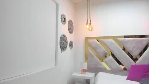 Miss Guzman  online show from 02.19.25