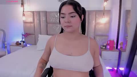Snapshot of oriana_guzman chatting on 07.14.26 Miss Guzman online show from 07.14.26