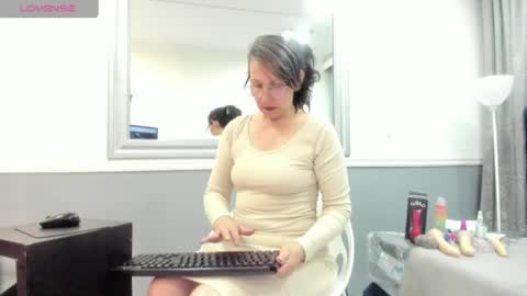 Snapshot of oriana_jhonson chatting on 06.12.26 Oriana online show from 06.12.26
