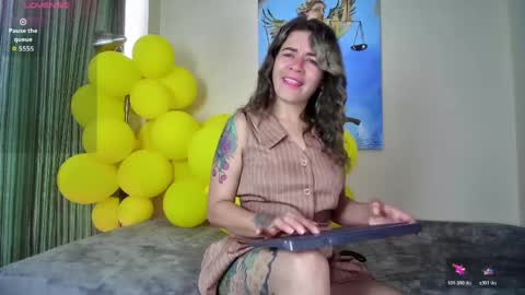 Snapshot of oriana_thomson2 chatting on 05.20.26 Oriana online show from 05.20.26
