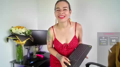 Snapshot of oriana_thomson2 chatting on 05.30.26 Oriana online show from 05.30.26