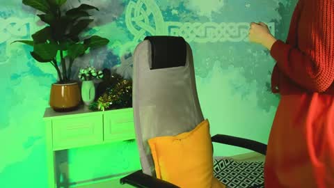 Orianna -  Hi Im into geek culture cosplay crafting LARP games. Shall we play DnD online show from 12.31.24