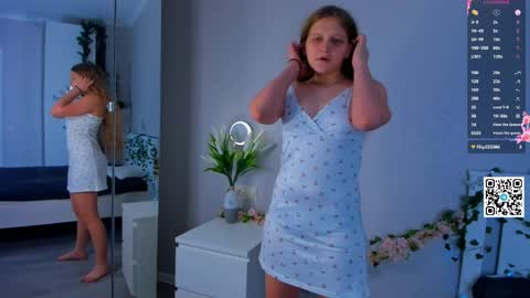 Snapshot of orivienne chatting on 05.08.26 Dolores online show from 05.08.26