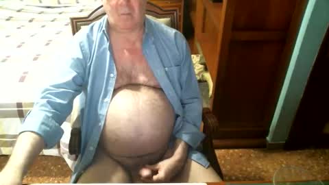 Snapshot of oscarw chatting on 02.08.26 Oscar online show from 02.08.26