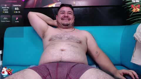 Snapshot of oso_gael chatting on 12.19.24 Bear Gael online show from 12.19.24