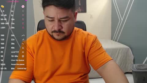 Snapshot of oso_gael chatting on 02.28.25 Bear Gael online show from 02.28.25