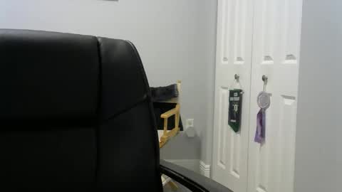 Ossi online show from 12.17.25