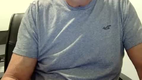 Snapshot of ossibottom chatting on 05.01.26 Ossi online show from 05.01.26
