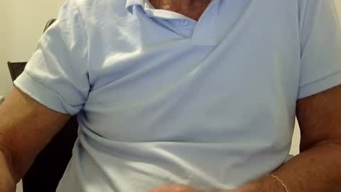 Snapshot of ossibottom chatting on 05.10.26 Ossi online show from 05.10.26