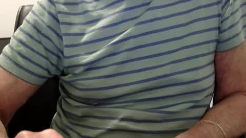Snapshot of ossibottom chatting on 05.19.26 Ossi online show from 05.19.26