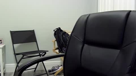 Snapshot of ossibottom chatting on 05.22.26 Ossi online show from 05.22.26