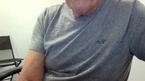Snapshot of ossibottom chatting on 05.23.26 Ossi online show from 05.23.26