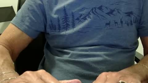 Snapshot of ossibottom chatting on 05.26.26 Ossi online show from 05.26.26