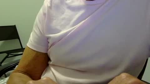 Snapshot of ossibottom chatting on 05.29.26 Ossi online show from 05.29.26