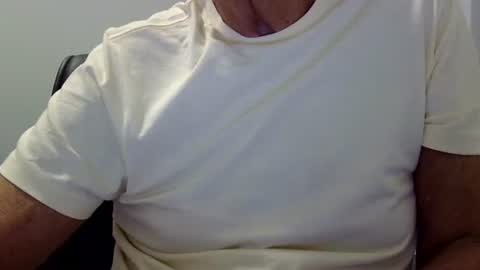 Snapshot of ossibottom chatting on 06.02.26 Ossi online show from 06.02.26