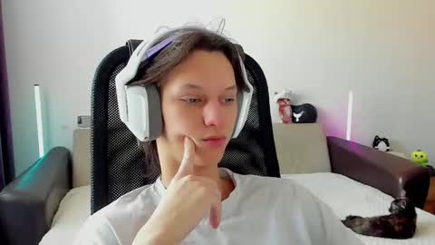 Snapshot of ostin_meoww chatting on 02.16.26 Ostin online show from 02.16.26