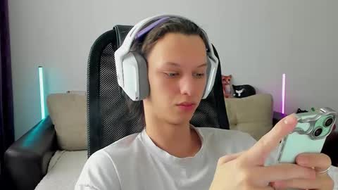 Snapshot of ostin_meoww chatting on 02.23.26 Ostin online show from 02.23.26