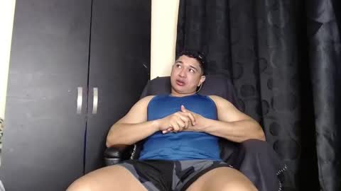 Snapshot of otto_stud chatting on 10.23.25 otto_stud online show from 10.23.25