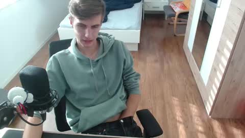 OverkneeBabe online show from 11.15.25