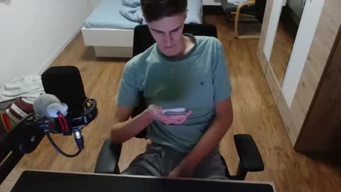 OverkneeBabe online show from 12.15.25