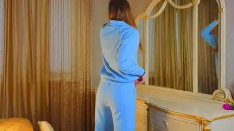 Snapshot of ozellaelazegui chatting on 11.30.25 Call me Gabriela online show from 11.30.25