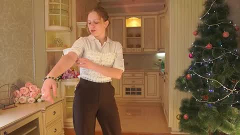 Snapshot of ozellaelazegui chatting on 12.19.25 Call me Gabriela online show from 12.19.25