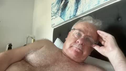 ozhairybearxxxx online show from 12.12.24