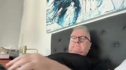 Snapshot of ozhairybearxxxx chatting on 04.15.26 ozhairybearxxxx online show from 04.15.26
