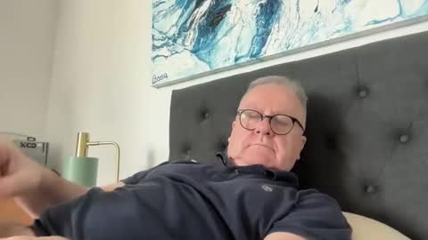 Snapshot of ozhairybearxxxx chatting on 04.17.26 ozhairybearxxxx online show from 04.17.26