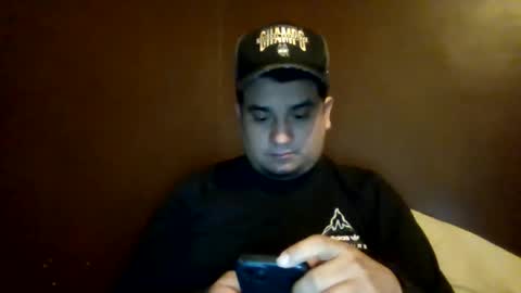 Snapshot of ozlo chatting on 04.06.26 ozlo online show from 04.06.26