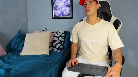 Snapshot of p_jhon chatting on 06.21.26 P online show from 06.21.26