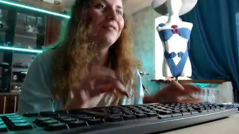 Snapshot of pa1e_pr1ncess chatting on 04.25.26 Ella online show from 04.25.26
