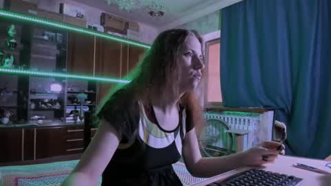 Snapshot of pa1e_pr1ncess chatting on 06.24.26 Ella online show from 06.24.26