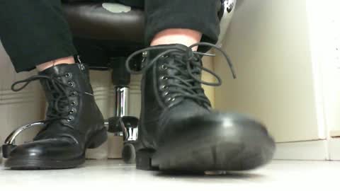 Snapshot of pablomenesssl chatting on 01.17.25 Pablo Meness online show from 01.17.25