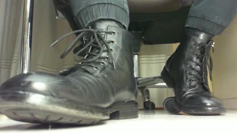 Snapshot of pablomenesssl chatting on 01.18.25 Pablo Meness online show from 01.18.25