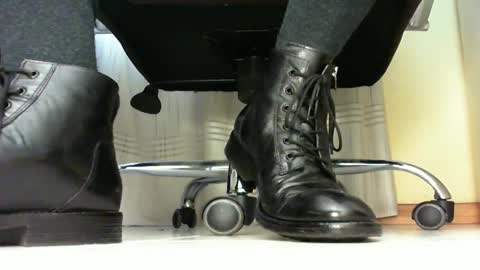 Snapshot of pablomenesssl chatting on 01.25.25 Pablo Meness online show from 01.25.25