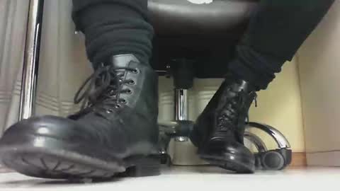 Snapshot of pablomenesssl chatting on 02.01.25 Pablo Meness online show from 02.01.25