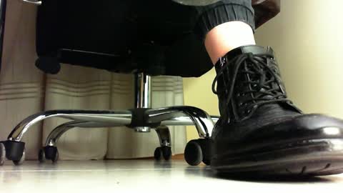 Snapshot of pablomenesssl chatting on 02.08.25 Pablo Meness online show from 02.08.25