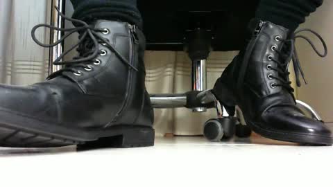 Snapshot of pablomenesssl chatting on 02.14.25 Pablo Meness online show from 02.14.25