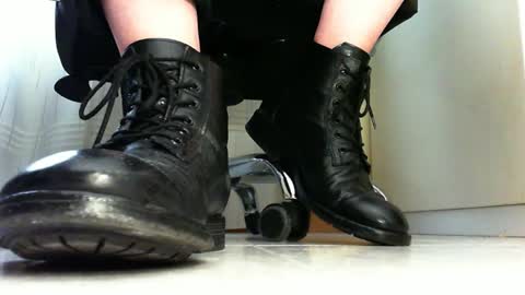 Snapshot of pablomenesssl chatting on 02.27.25 Pablo Meness online show from 02.27.25