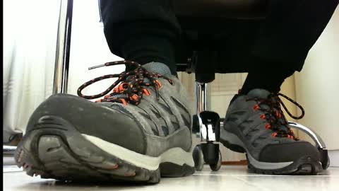 Snapshot of pablomenesssl chatting on 03.08.25 Pablo Meness online show from 03.08.25