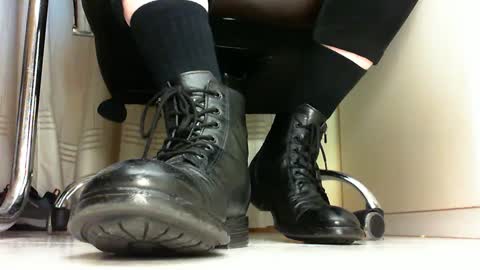 Snapshot of pablomenesssl chatting on 03.10.25 Pablo Meness online show from 03.10.25