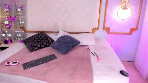 PaIIgePeach online show from 04.08.26